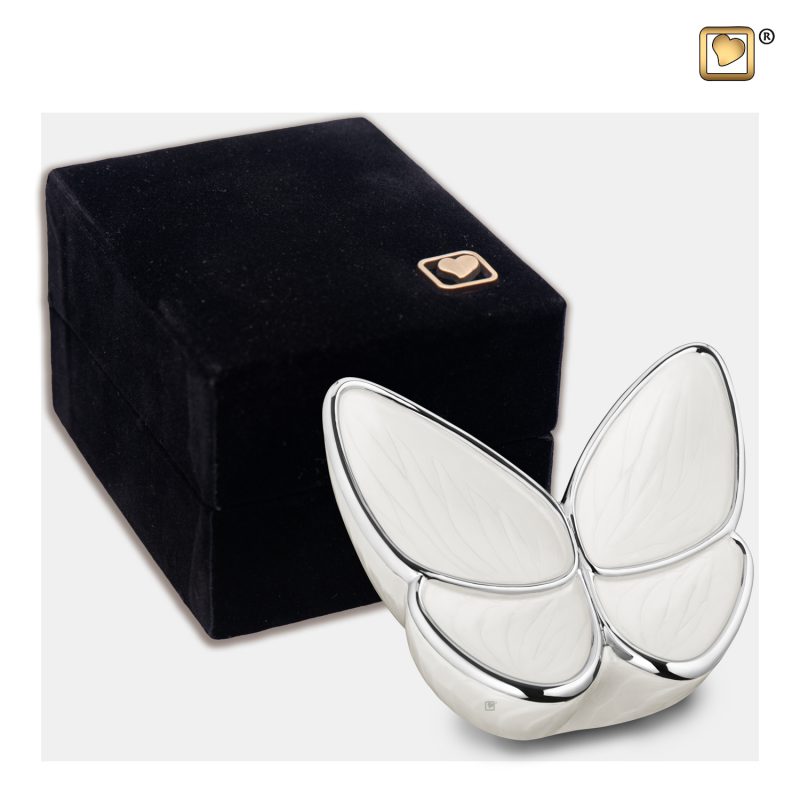 Urn vlinder - Wings of Hope 0,045 liter Pearl lavender Polished silver tint Small K1042