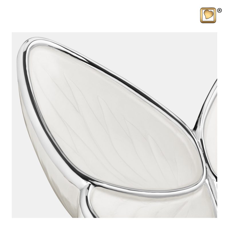 Urn vlinder - Wings of Hope 0,40 liter Pearl white Polished silver tint Medium M1042