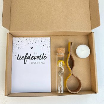 Troostbox - Leren staander met gedenklichtje en droogbloemen