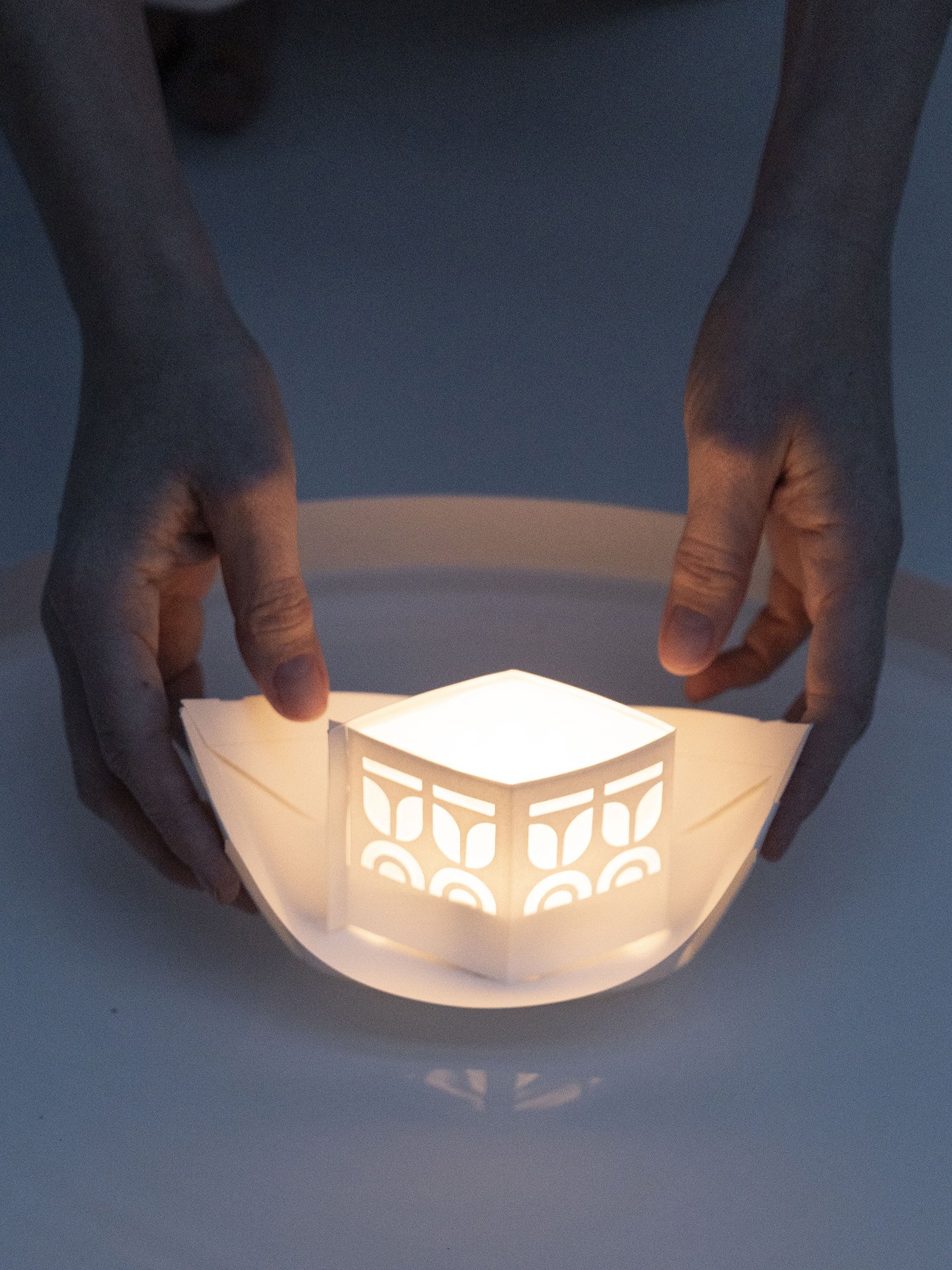 Jurianne Matter | Floating light boat | Gedenkwebshop